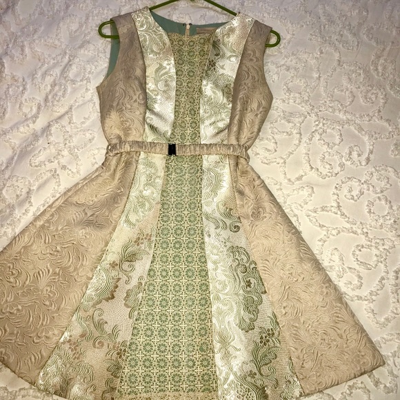 Dresses & Skirts - Gorgeous brocade vintage-look party dress